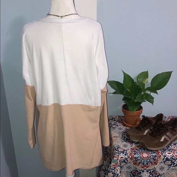 Zulily, Khaki & White Color Block Long Sleeve Pocket Tunic Women’s Size Small - Picture 5 of 12